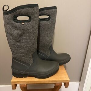 Women’s bog boots